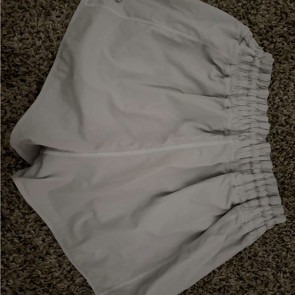 Lululemon Shorts size Medium light grey - Picture 4 of 8